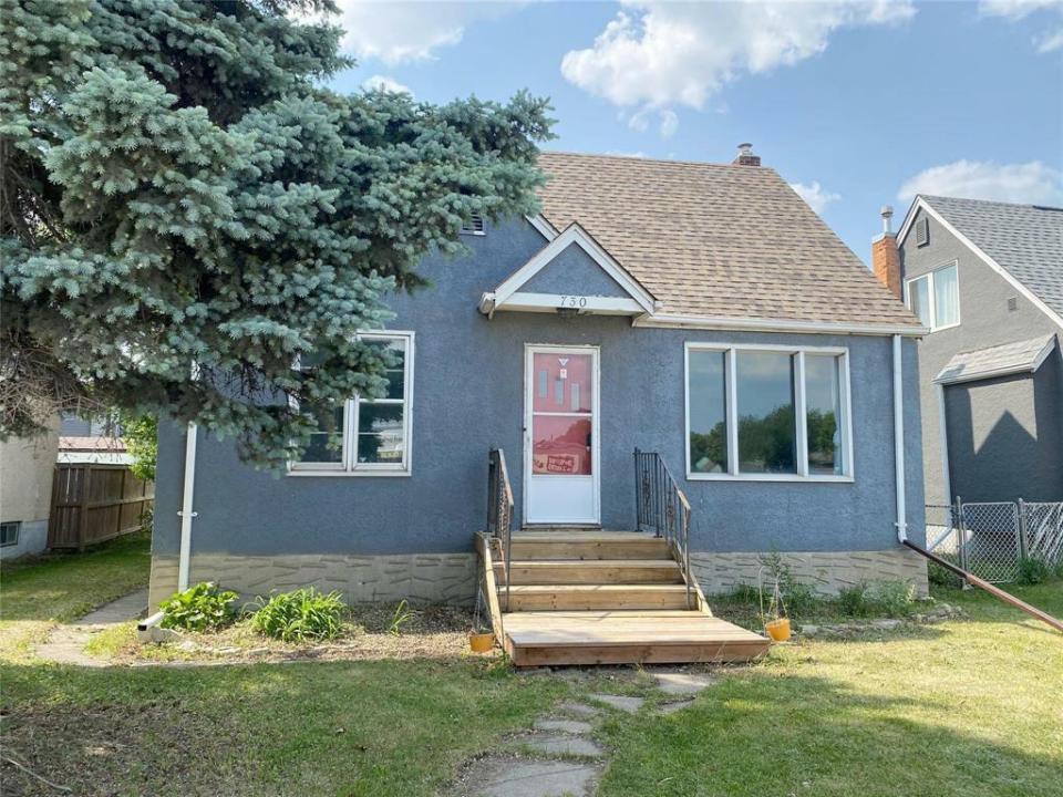 730 HENDERSON HIGHWAY, Winnipeg, Manitoba R2K 2K3, Kanada