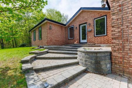 39  Mtée Juniper, Chelsea, Quebec J9B 1T4, Canada