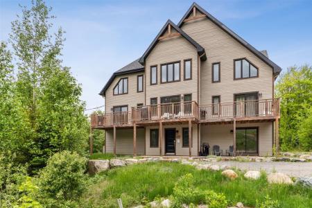 211  Rue du Harfang-des-Neiges, Saint-Faustin/Lac-Carré, Quebec J0T 1J2, Canada