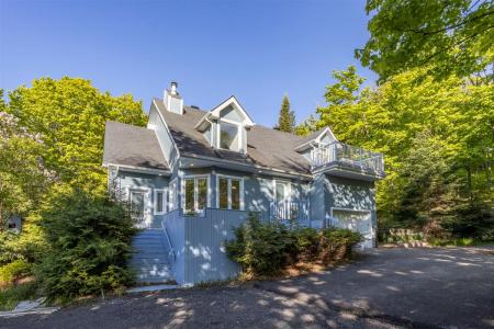 1510  Rue Ovide, Val-David, Quebec J0T 2N0, Canada