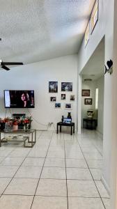 1053 Manor Drive 14-A,, Palm Springs, Florida 33461