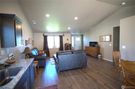 1028 W Sequoia Rd, Moses Lake, Waszyngton 98837, USA