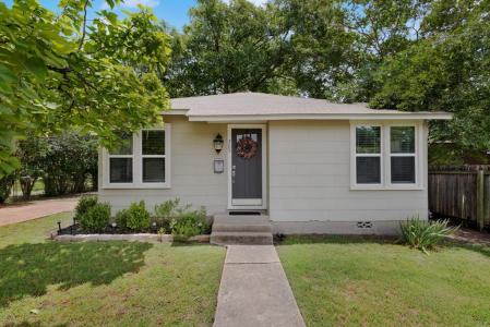 305 S Bowie, Fredericksburg, Texas 78624, HOA KỲ