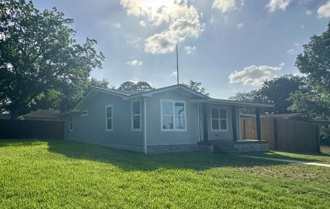 209 S 4th St, Stockdale, Texas 78160, USA
