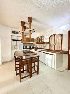 AVENIDA R-18 APARTAMENTO DUPLEX. CONJUNTO RESIDENCIAL PUEBLO VIEJO., Lechería, Anzoategui 6003, Venzuela