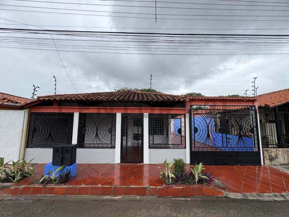 Avenida 4 Urbanización Los Lirios, Barinas, Barinas 5201, Venezuela