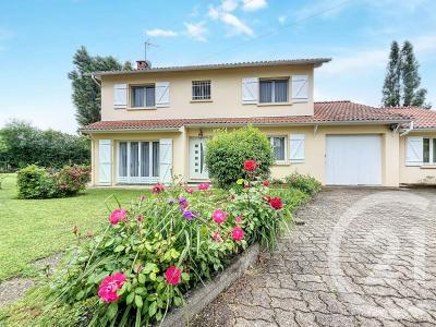 Mozac, Auvernia 63200, Francia