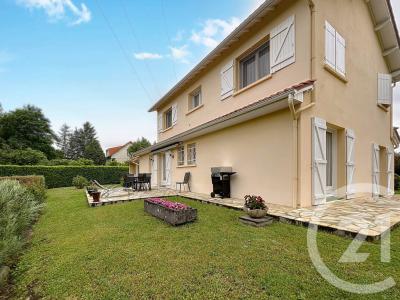 Mozac, Auvernia 63200, Francia