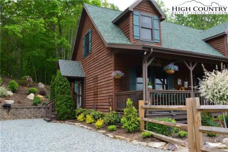 394 Hummingbird Lane, Elk Park, Caroline Du Nord 28622, États-Unis