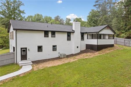 136 Ridgecrest Drive, Ball Ground, Georgia 30107, USA