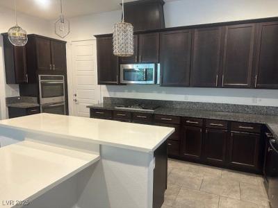 8150 Aster Meadow Way, Las Vegas, Nevada 89113, USA