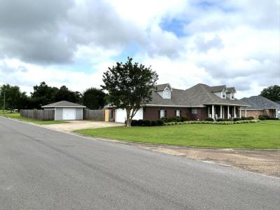 17 Jones Dr., Columbus, Mississippi 39702, USA
