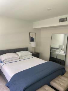 2404 NE 33rd Ave., Ft. Lauderdale, Florida 33305, USA