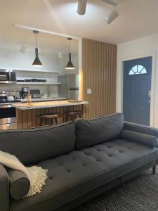 2404 NE 33rd Ave., Ft. Lauderdale, Floryda 33305, USA