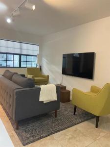 2404 NE 33rd Ave., Ft. Lauderdale, Floryda 33305, USA