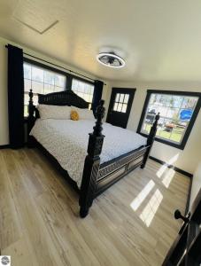 2948 E Michigan Highway, Roscommon, Michigan 48653, Amerika Birleşik Devletleri
