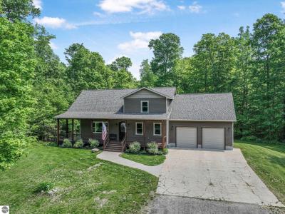 9725 Green Briar Road, Lake Ann, Michigan 49650, USA