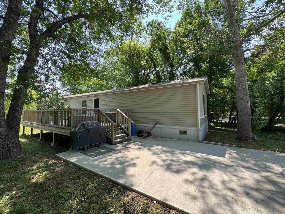 1 West Bank Drive, Tolley, North Dakota 58787