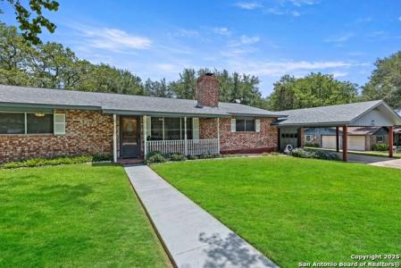 1706 Hickory St, Floresville, 德克薩斯州 78114, 美國
