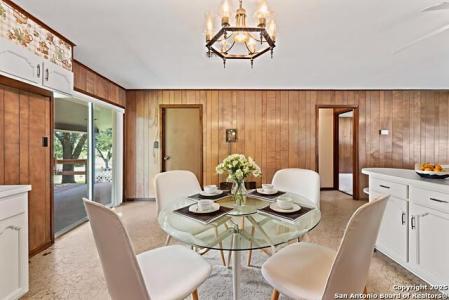 1706 Hickory St, Floresville, 德克薩斯州 78114, 美國