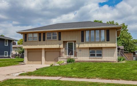 1205 SE Bel Aire Road, Ankeny, Iowa 50021, USA