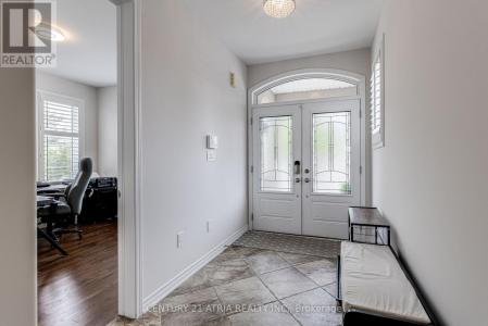122 DEGRAAF CRESCENT, Aurora, Ontario L4G 0X2, Canada