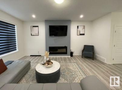 947 STILLWATER BOULEVARD NW, Edmonton, 阿尔伯塔 T6M 1M7, 加拿大