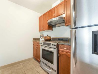 9939 109 NW, Edmonton, Alberta T5K 1H6, Canada