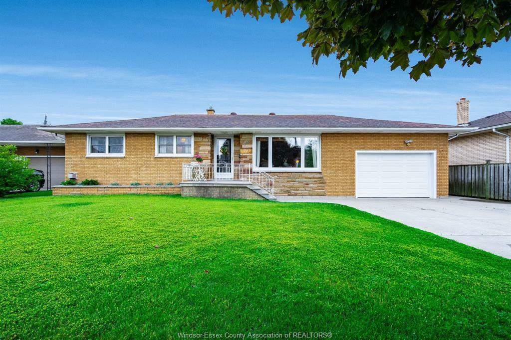 40 NICHOLAS STREET, Leamington, Ontario N8H 3R9, Canada