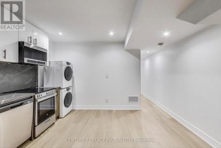 18 SPRINGHURST AVENUE, Toronto (south Parkdale), 安大略省 M6K 1A9, 加拿大