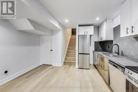 18 SPRINGHURST AVENUE, Toronto (south Parkdale), 安大略省 M6K 1A9, 加拿大