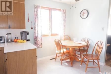 2014 4TH STREET N, Rockglen, Saskatchewan S0H 3R0, Canada
