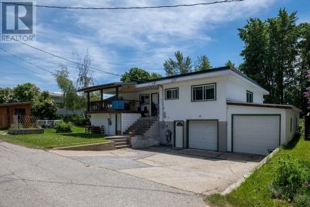 2120 THIRD AVENUE, Rossland, Colúmbia Britânica V0G 1Y0, Canadá