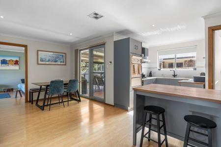 4 Nash Crescent, Morphett Vale, SA 5162, Australia