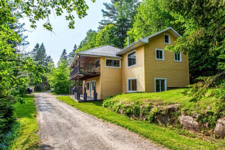 2331 Ch. du Bord-du-Lac, Sainte-Adèle, Квебек J8B 2W9, Канада