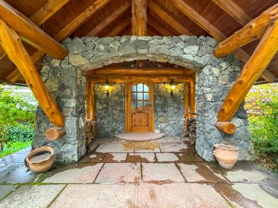 Antilhue 228, Villa La Angostura, Neuquén 8407, Argentina