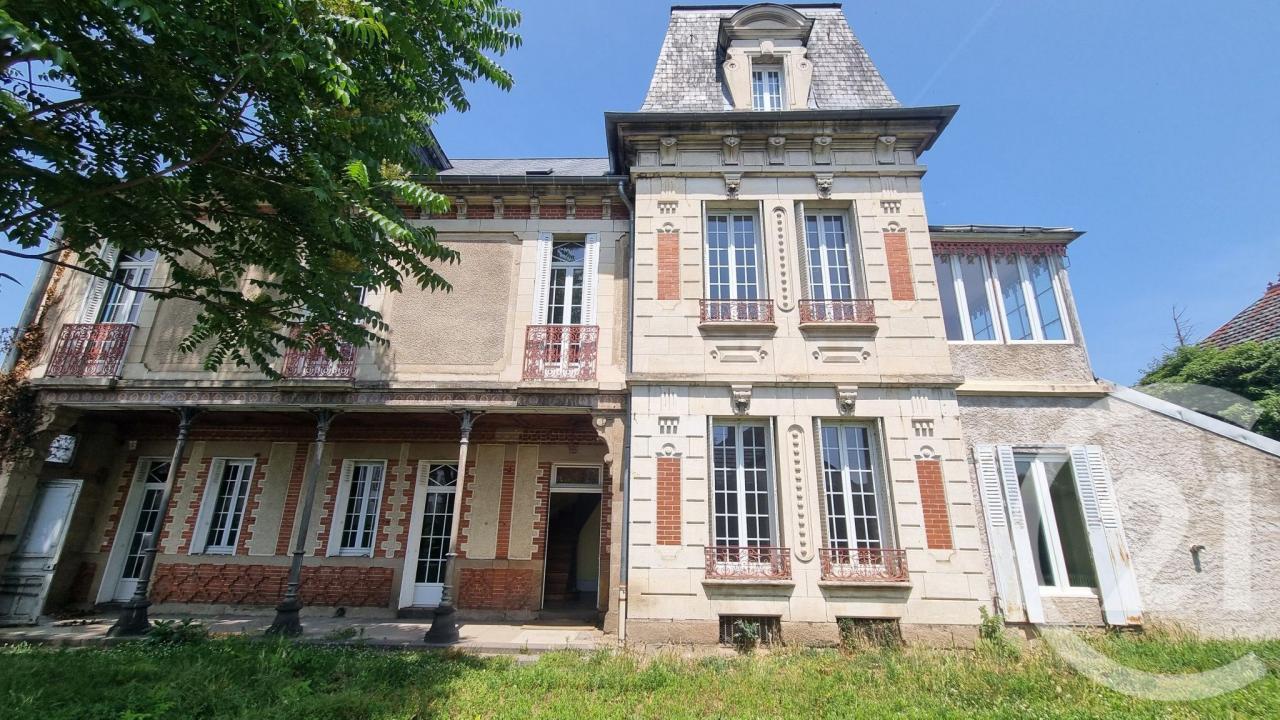 Moulins, Alvernia 03000, Francia