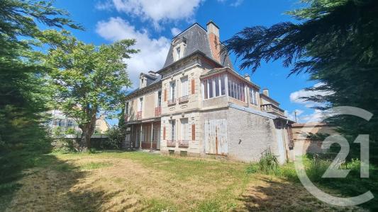 Moulins, Alvernia 03000, Francia