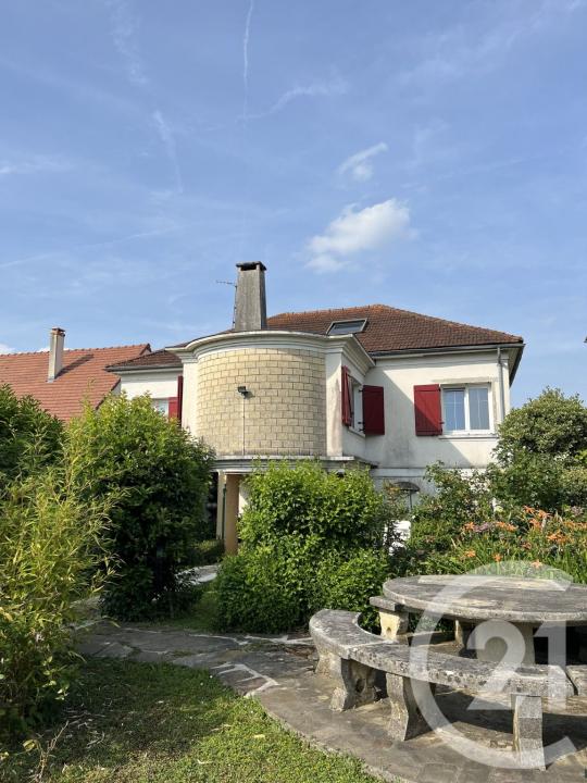Pontault Combault, Île-de-France 77340, Pháp
