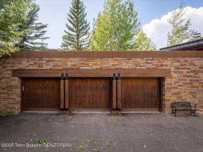 1987 N SPIRIT DANCE Road, Jackson, Wyoming 83001