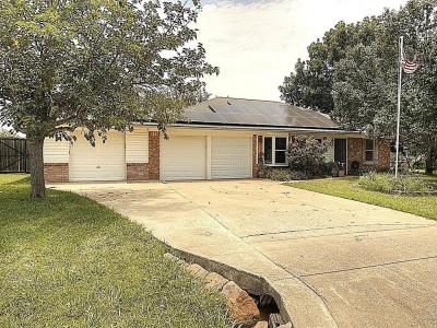 1801 Ann And Dossy Court, Crowley, Texas 76036, USA