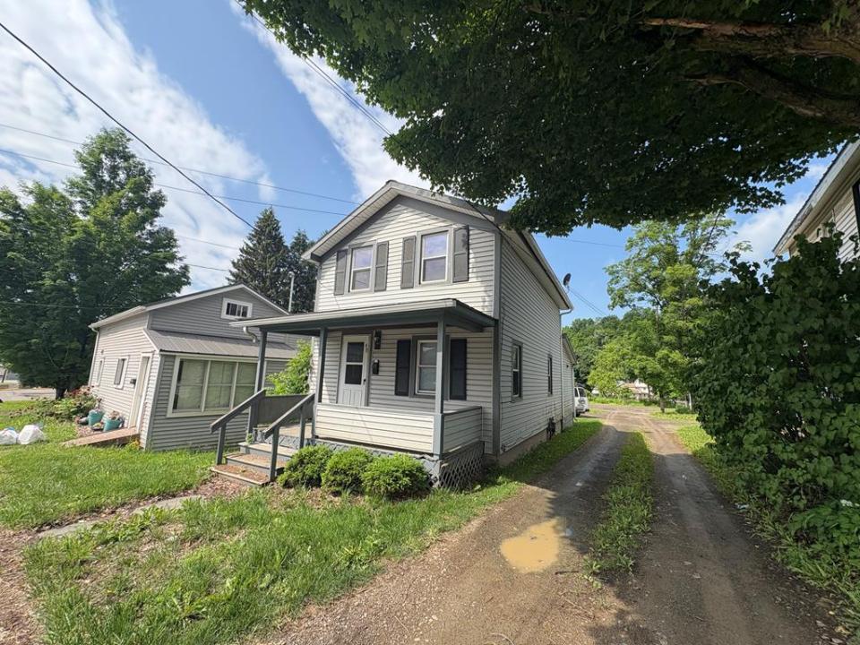 90 Sullivan St, Canton, Pennsylvania 17724