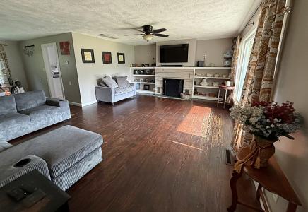 759 S Odon Street, Elnora, Indiana 47529, USA