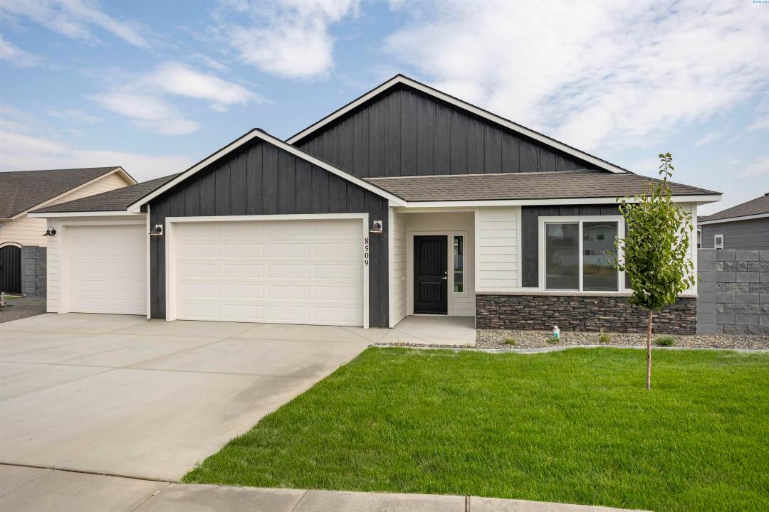 8509 Ashen Drive, Pasco, Washington 99301