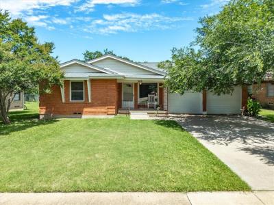 301 Redbud, Ferris, Texas 75125, USA
