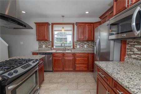 75 Gladstone, Cranston, RI 02920, USA