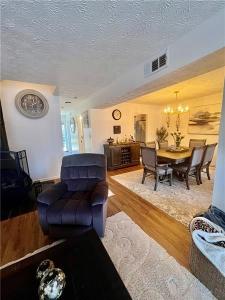 1044 Mariners Court, Stone Mountain, גאורגיה 30083, ארצות הברית של אמריקה