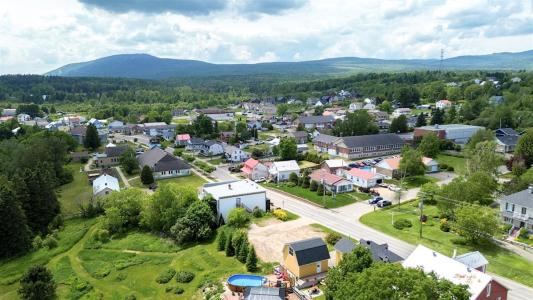 3480 Av. Royale, Saint-Ferréol-les-Neiges, Quebec G0A 3R0, Kanada