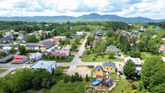 3480 Av. Royale, Saint-Ferréol-les-Neiges, Quebec G0A 3R0, Kanada