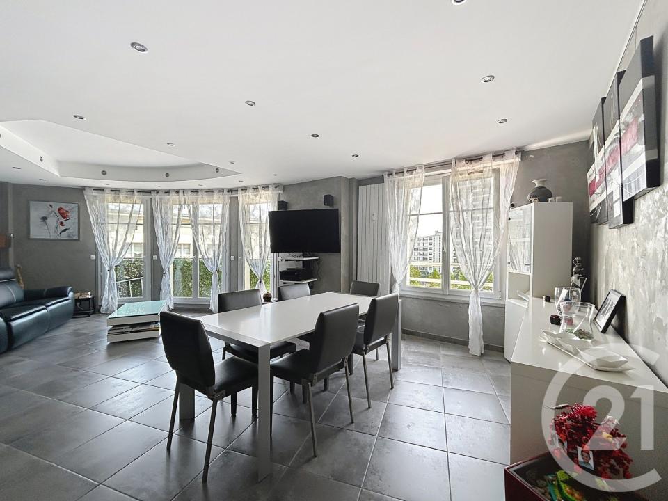 Courbevoie, Île-de-France 92400, アキタン